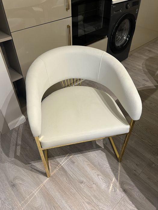 Луксозни столове с позлатена основа – 4 броя, неупотребявани