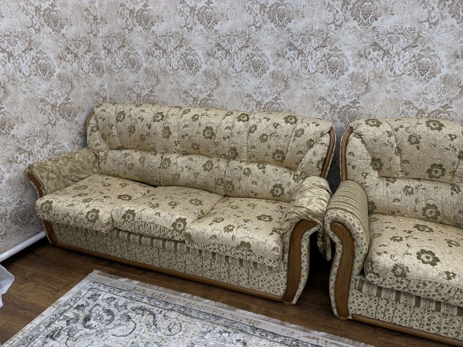 Продам 2 Дивана и кресло