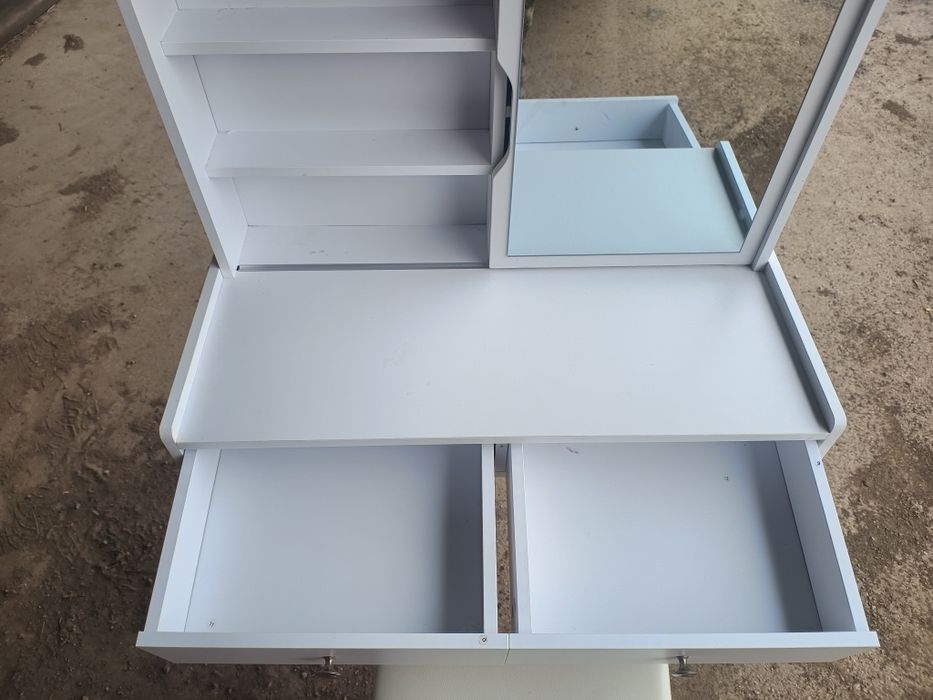 Măsuță toaletă machiaj