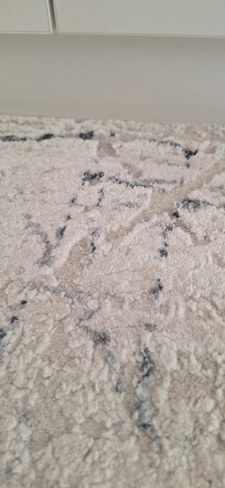 Продавам голям килим