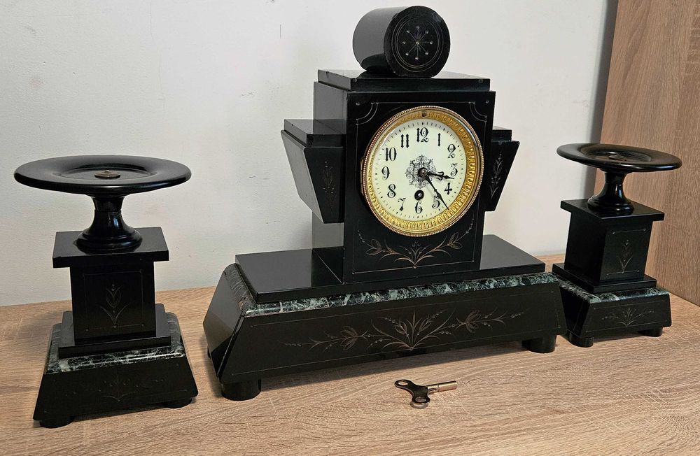 Ceas de semineu cu pendul, 3 piese, anii 1900