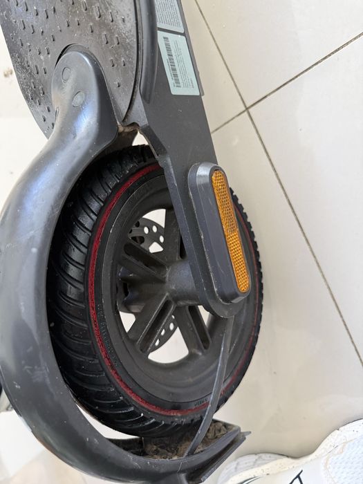 Xiomi Pro 2  trotineta electrica  cu incarcator si tot ce se vede la p