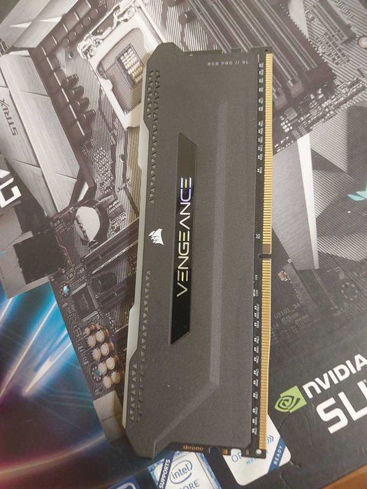 16GB DDR4 3600Mhz CL18 - Corsair Vengeance RGB Pro SL