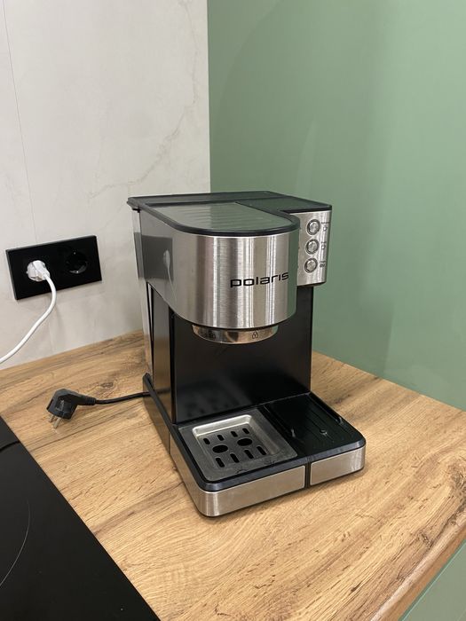 Продам кофемашину Polaris + кофемолка в подарок