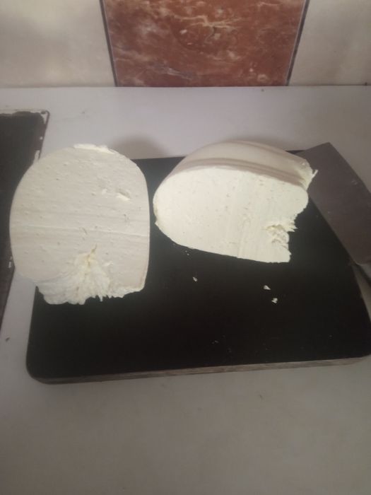 Vând brânză de vaca