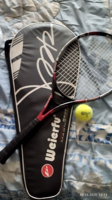 Теннисная ракетка