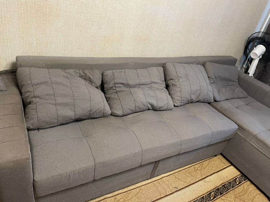 Срочно продаю угловой диван!