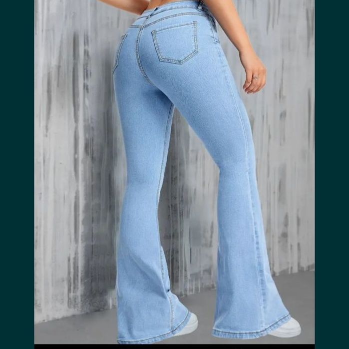 Чернобурки и светло голубые клёши