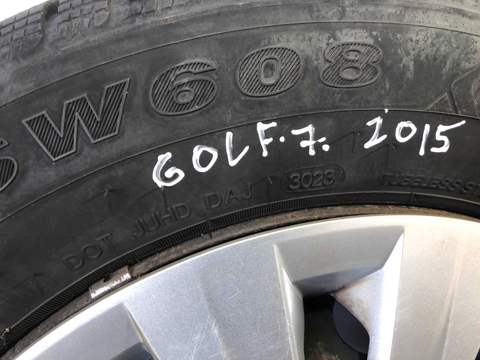 Set 4 Roti Golf 7  Anvelope de Iarna 195/65 R15