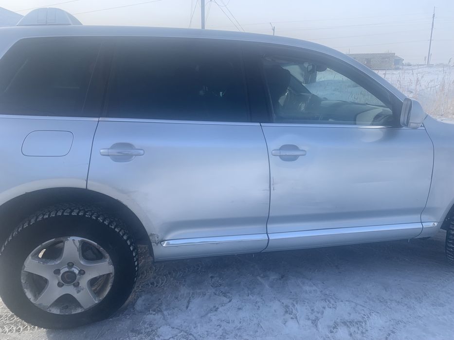 Машина Volkswagen Touareg