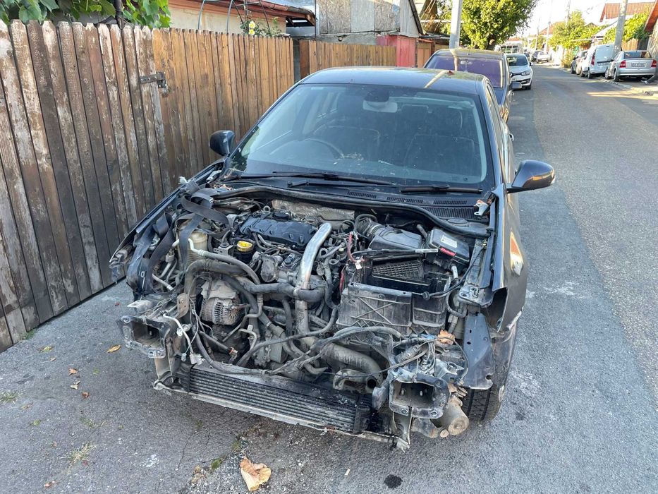 Dezmembrez Renault Laguna 3 2.0dci 150cp 2007-2014