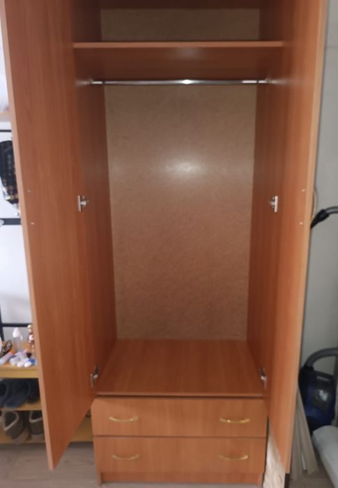 Шкаф с ящиками. Добротный.