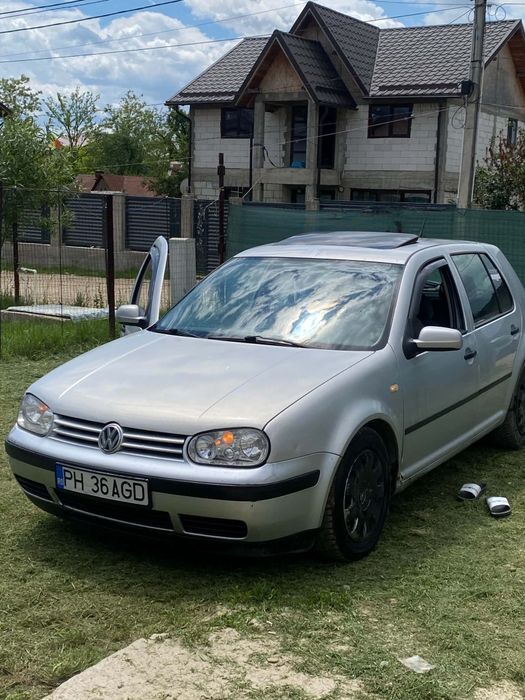 Se Vinde  Golf 4 1.6 SR benzina, mașină clasică VW, cunoscută ca fiind tanc pe roți