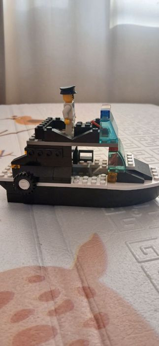 Полицейский катер и танк конструктор