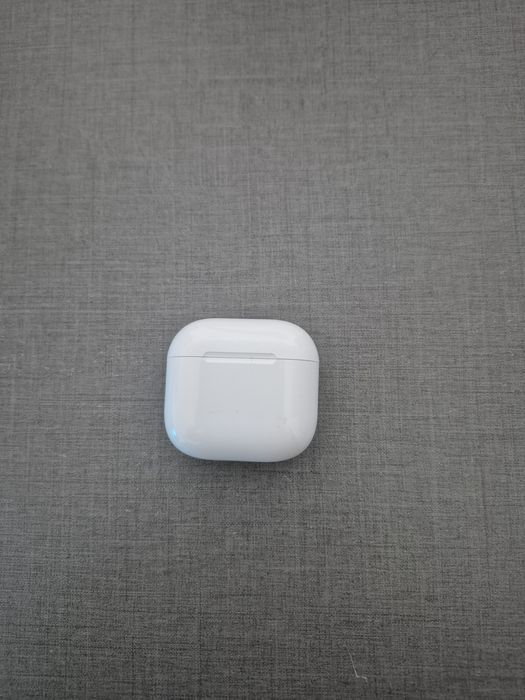 Vând Airpods gen 4