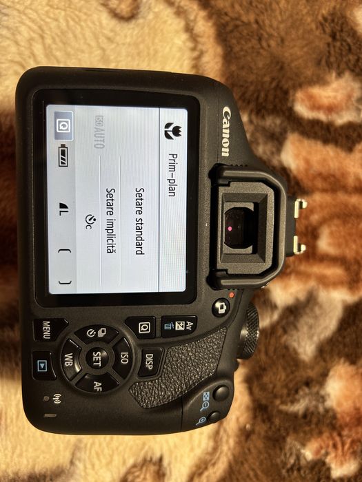 Canon EOS 2000D + obiectiv 18-55mm, stare ca nou.