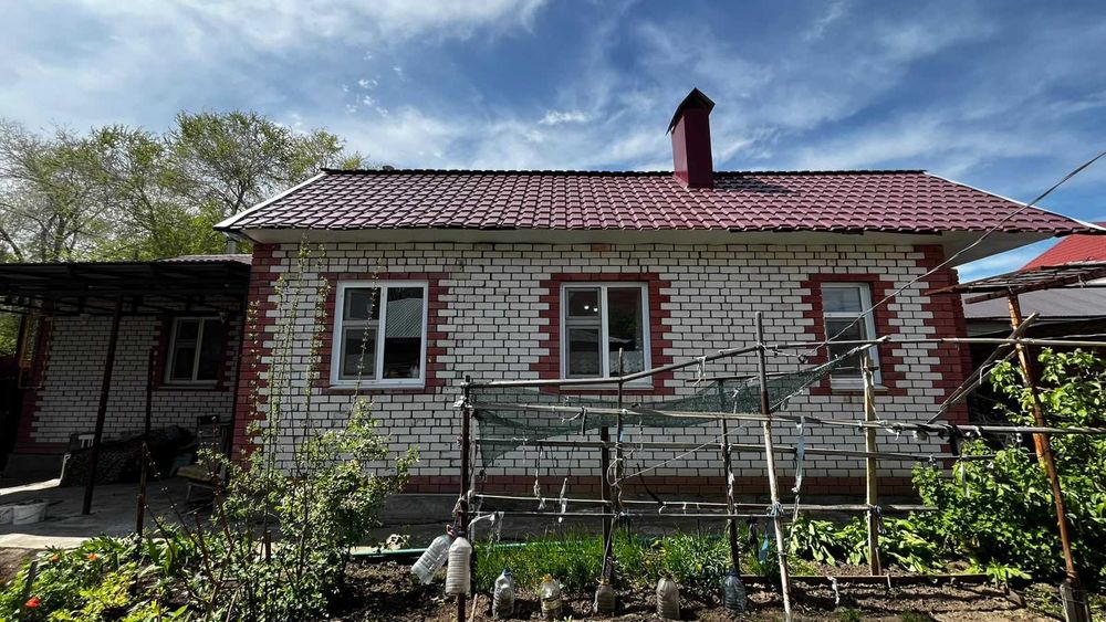 Продам Дом в центре Уральск. Во дворе 2 дома. участок 5 соток