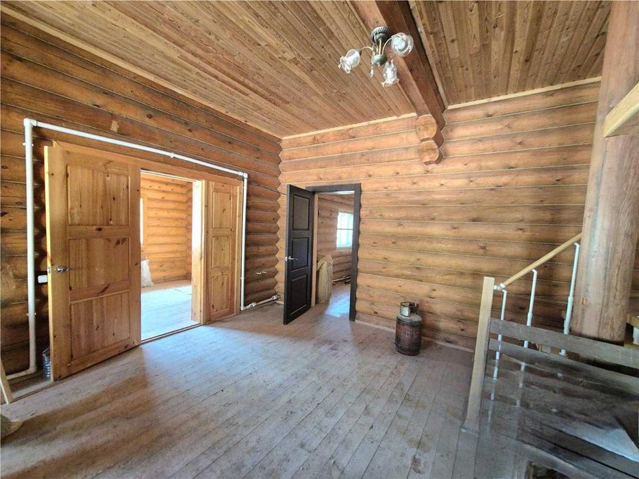 Продам дом из сруба на 2 хозяина, 2 этажа.