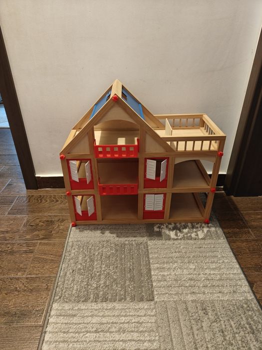 Vand casuta lemn papusi cu toate accesoriile si figurine