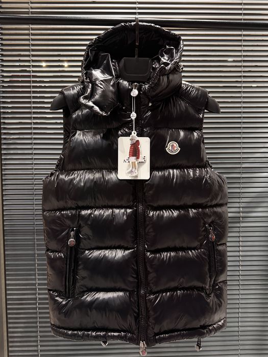 Vesta M.o.n.c.l.e.r - premium cu NFC