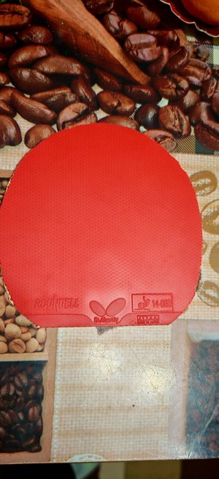 Fețe de paletă (ambele) Butterfly Roundell și Xiom Omega VIII Pro