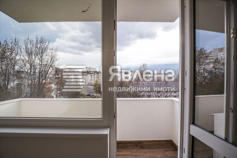 Продава 3-стаен апартамент