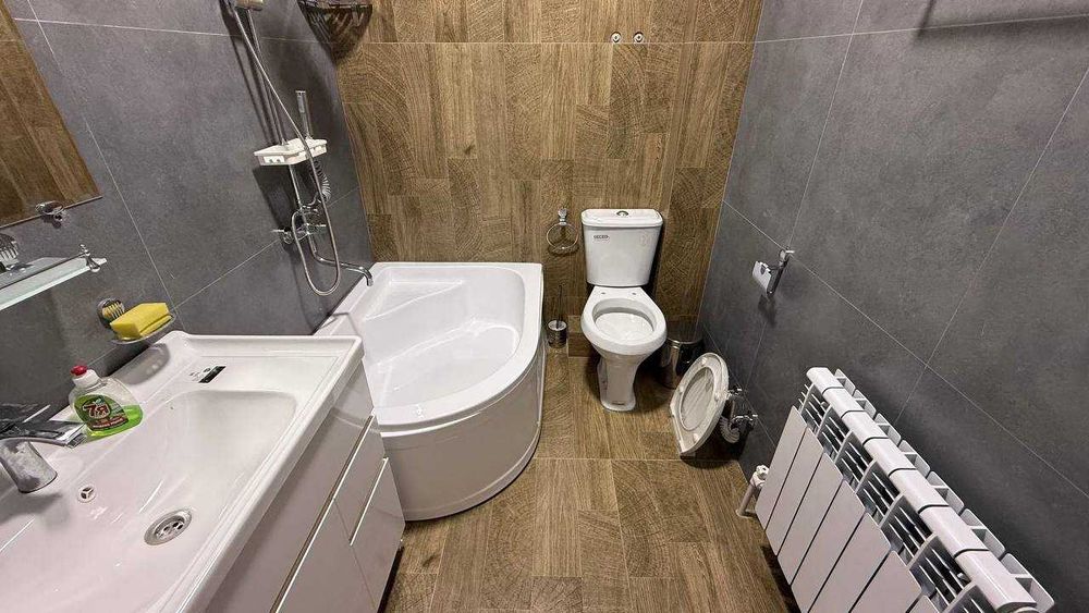 Фрунзиский Мухайё магазини 5 қаватда 3хонали квартира сотилади.ID:1548