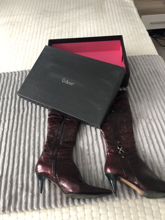 Дамски лачени ботуши