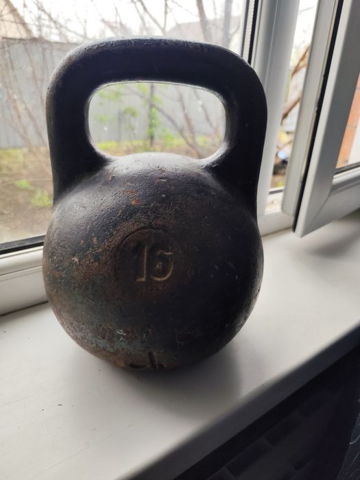 Продам советскую гирю на 16 кг
