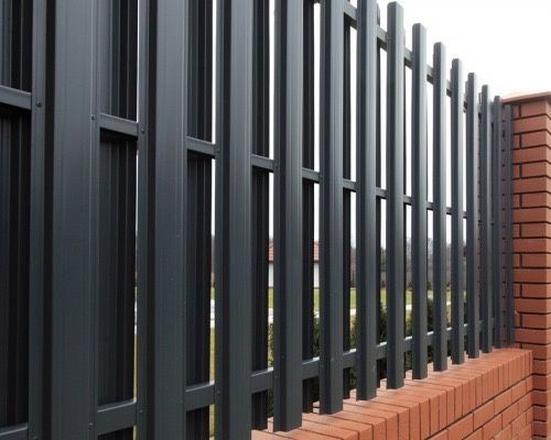 Забор из штакетника