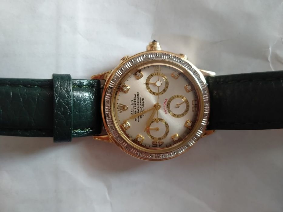 Продам золотые часы