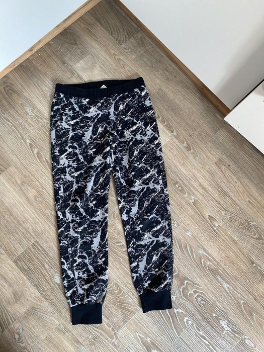 Продам брюки-джинсы на мальчика!