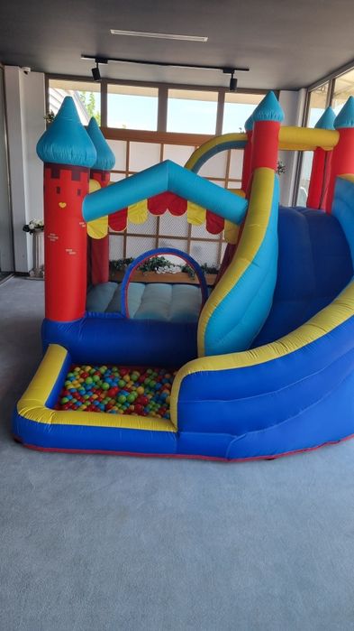 Tobogan gonflabil cu trambulina