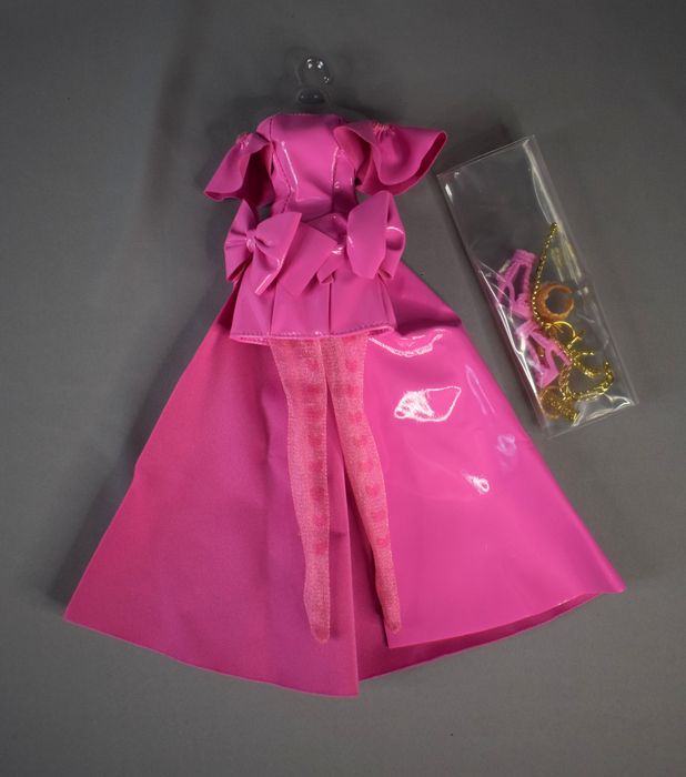 Аутфиты от коллекционных Барби