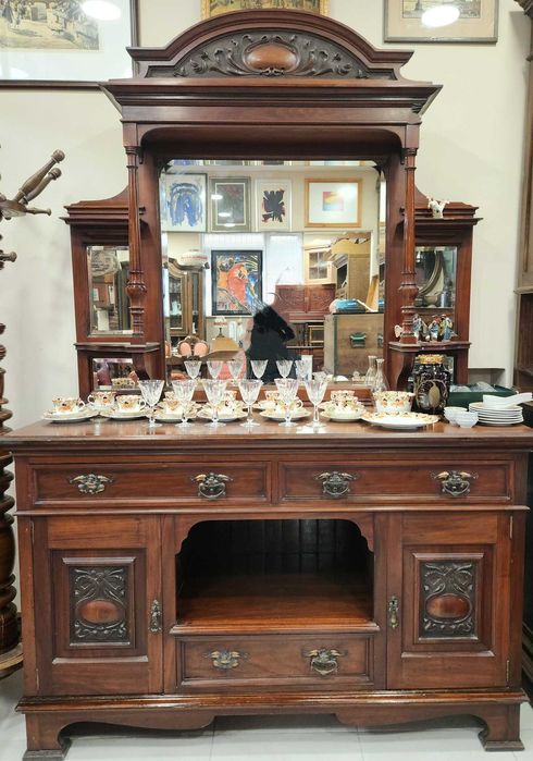 Салонен бюфет масив.