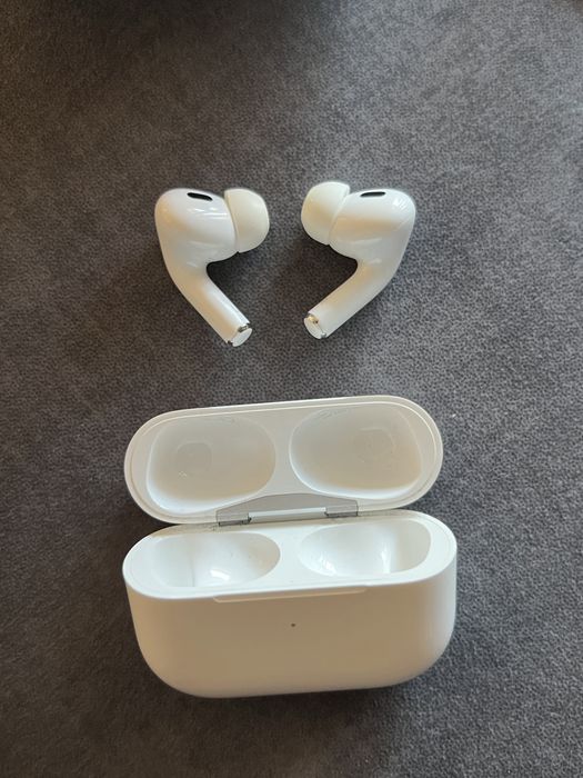 Vând Căști True Wireless Apple AirPods Pro 2 cu MagSafe Case (USB-C) Bluetooth, ANC, Wateproof IP54, Touch Control (Alb)