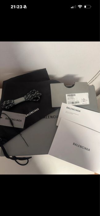 balenciaga triple s