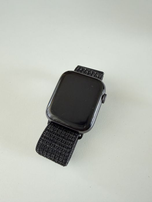 Apple Watch 5 - 44 mm Space Gray model A2093