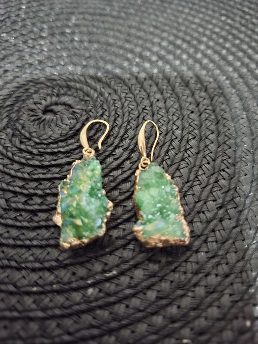 Cercei cuart Aura verde placați cu aur 4.7 cm