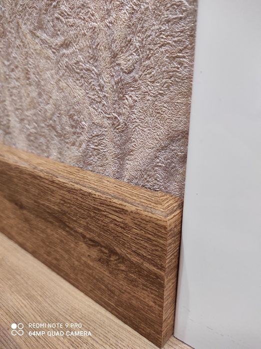 Профессиональная установка плинтусов