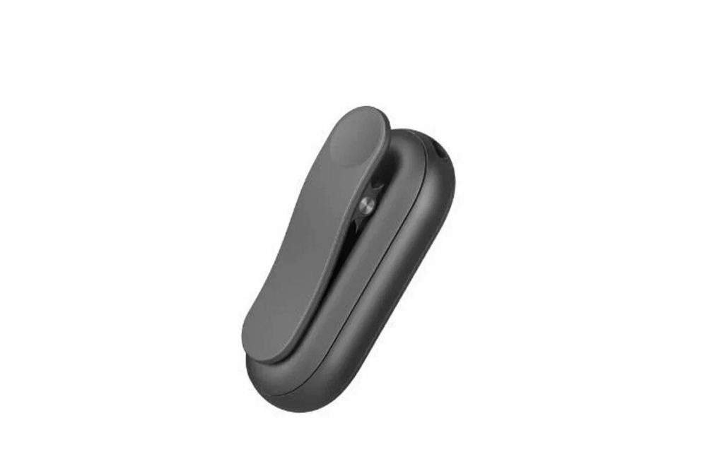 PLAUD NotePin — компактный AI-диктофон.
