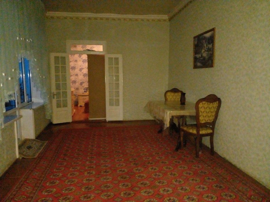 Srochni hovli sotiladi