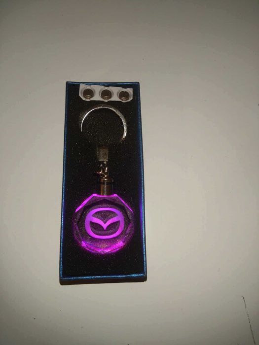 Breloc auto din cristal cu LED - Logo Mazda