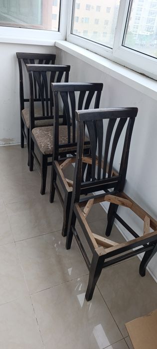Деревянные стулья