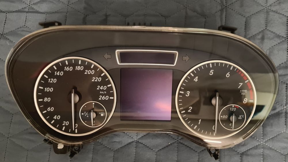 Километраж, табло за Мерцедес B клас w246