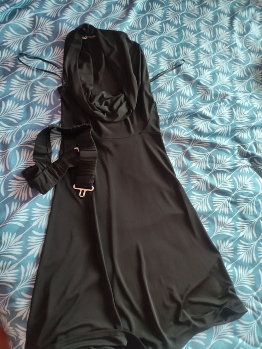 Официална рокля.