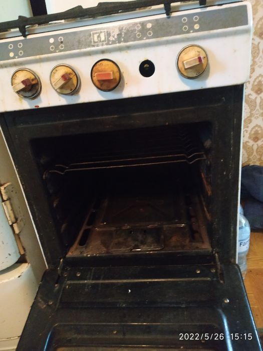 Газовая плита в хорошем состоянии.торг есть