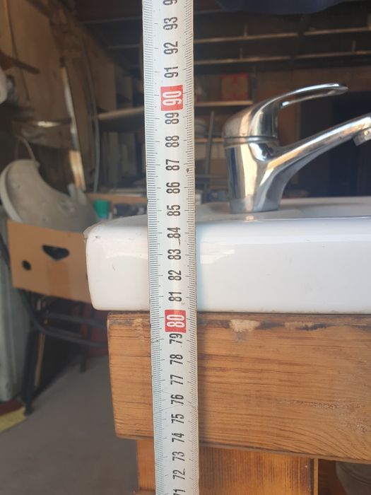 Продам тумбу с раковиной.