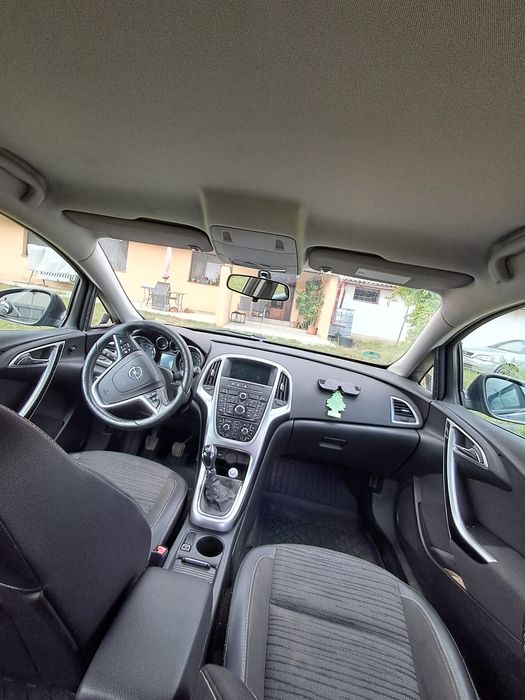 Vând Opel Astra Tourer,benzina,1.4,120CP,2014,116800km,scaune și volan incalzite