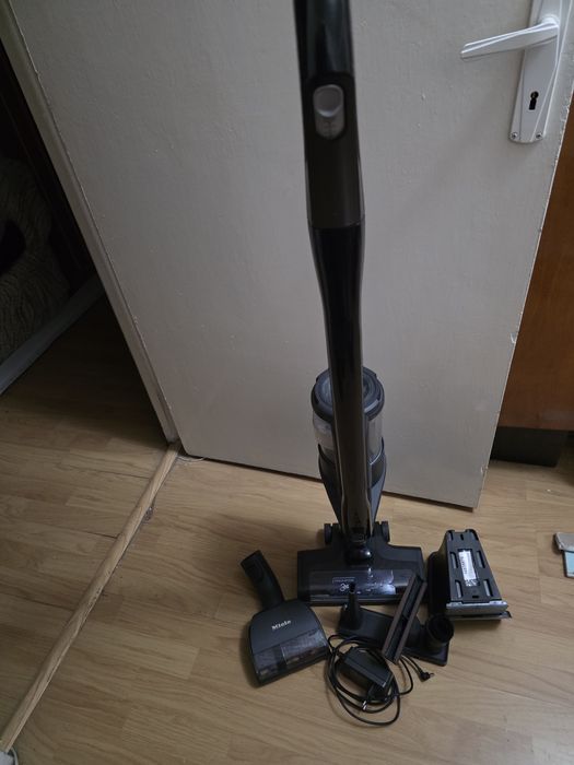 Vand aspirator vertical miele